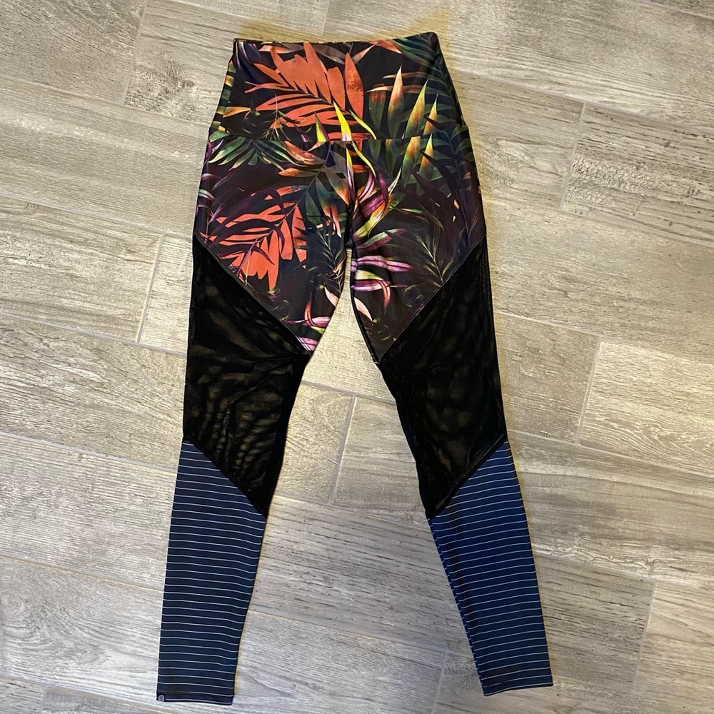 ONZIE high waisted mesh leggings S/M - Picture 2 of 5